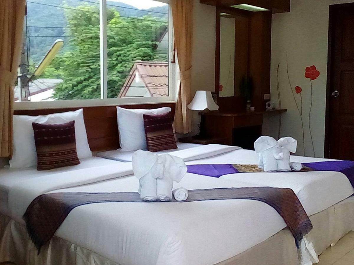 Baan Chayna Hotel Bang Tao Beach  Buitenkant foto