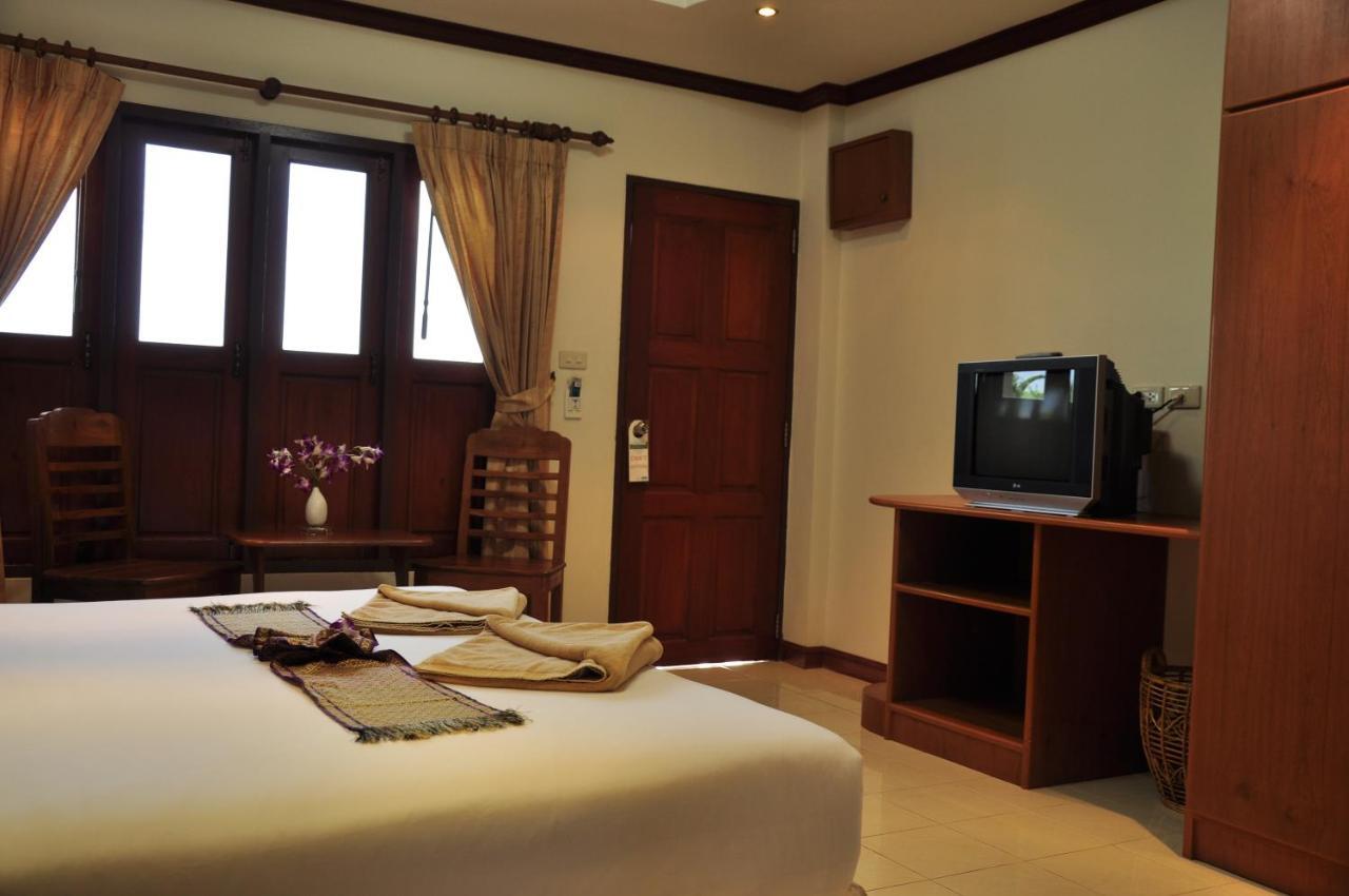 Baan Chayna Hotel Bang Tao Beach  Buitenkant foto